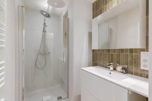 Huswell - Modern family flat steps from the sea