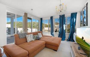 Lovely Apartment In Jezera