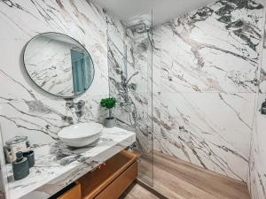 Pool Voula Apartment close to Kavouri Beach by Cielo Homes