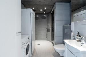 Spacious & Cozy 2BR Cabin at Riihivuori Peak