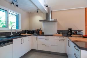 Maisons de vacances Le Chene Sacre - Piscine interieur : photos des chambres