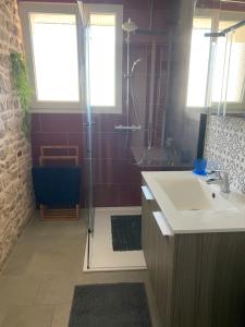 Appartements Chez Doukine, Appartement avec balcon a Chouzelot : photos des chambres