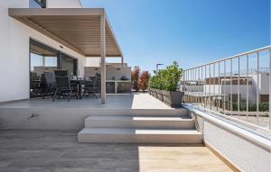 Beautiful Apartment In Brodarica