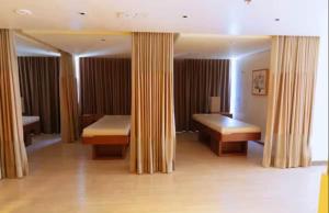 Modern Minimalist Uptown Parksuites 1BR