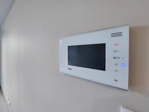 Modern Minimalist Uptown Parksuites 1BR