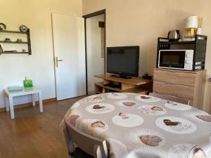 Chez Doukine, Appartement avec balcon à Chouzelot