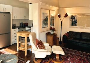 Harbour view art deco retreat in Neutral Bay