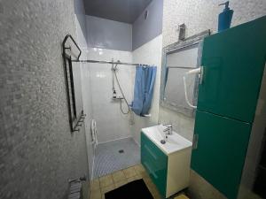 Maisons de vacances Deux chambres jacuzzi Terrasse : photos des chambres