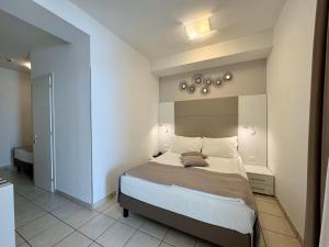 Triple Room with Partial Sea View room in Hotel Lux