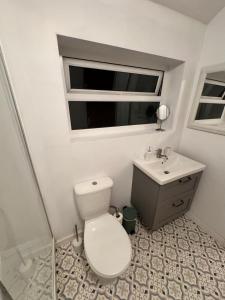 One Bedroom Apartment - Swansea Centre & Train stn