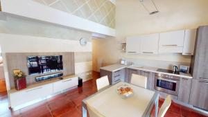 Maison Belvedere By Bookinggardalake