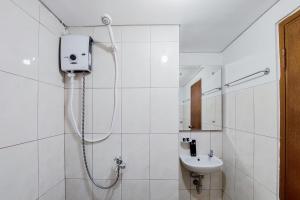 Cozy Living Studio Apartment Amazana Serpong By Travelio