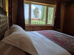 Almus Resorts