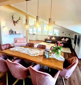 23 NEU erbaute Ferienwohnung mit Schloss- und Panoramablick - 布池恩