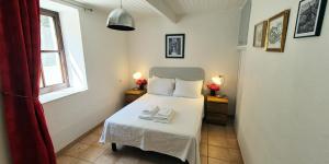 Maisons d'hotes Au Pont Romain Gites : photos des chambres