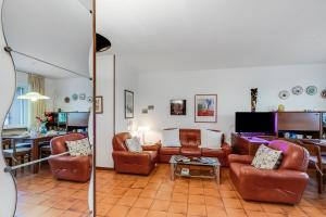 Dora - Happy Rentals