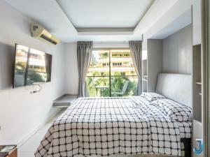 Cozy studio with 2 pools and sea view