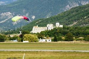 ZEcamping 3 avec piscine et tennis proche du Chateau de Tallard
