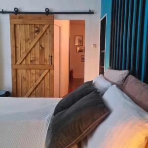 Feel at Home - Holiday Studio