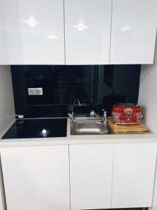 Cheerful 2 bedroom and lounge town house with free parking