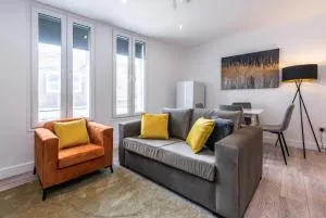 Central 2BR Apt Basingstoke Near Shops & Transport - Worting