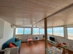 Appartamento con terrazzo sul mare Teocle