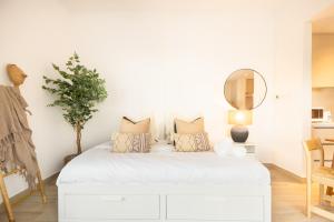 Voyage Waters Edge Studio