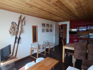 Appartement rénové style chalet, à deux pas des pistes - FR-1-445-162