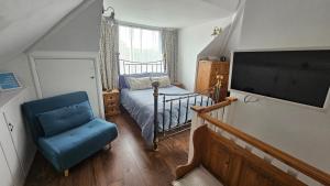 Relaxing Attic Room with En-suite Jacuzzi bath