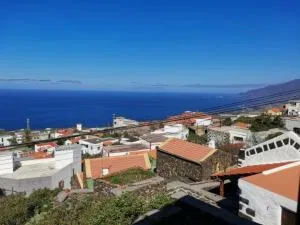 Estupenda Casa en el Pueblo de Los Llanillos - Isora