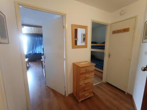 Appartements Appartement proche pistes et commerces, 6 pers, vue montagnes, animaux admis, parking - FR-1-445-86 : photos des chambres