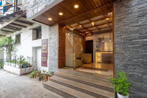Hotel 30 Degree North Mussoorie - On Mall Road