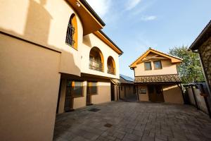 Scarlett Pension & Restaurant