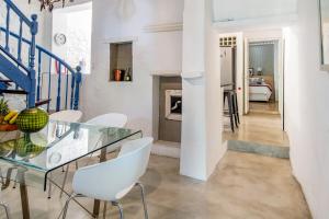 See Table Mountain from a Historic Home