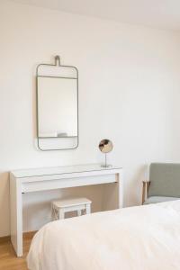 Modern appt opposite theatre, 7 min walk to Messe