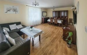 Beautiful Home In Darlowo With Wifi