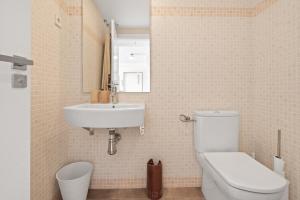 Modern Duplex Penthouse in gated complex RDR487