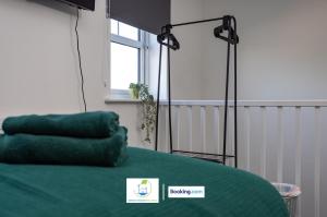 Cosy Retreat By Green Haven Escapes Short Lets & Serviced Accommodation Seacroft With Free Off-Street Parking & Pet-Friendly