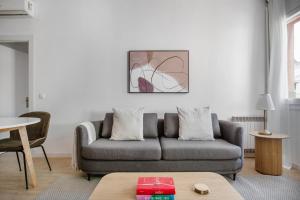 Blueground Sarrià fully equipped w furniture BCN-140