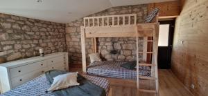 Maisons de vacances Domaine le Bouissou Du Mahun Gites de groupes en pleine foret Ardechoise : photos des chambres
