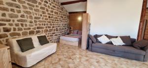 Maisons de vacances Domaine le Bouissou Du Mahun Gites de groupes en pleine foret Ardechoise : photos des chambres