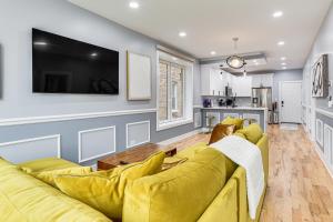 1 Mi to Garfield Park Conservatory Modern Apt!