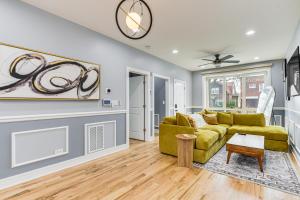 1 Mi to Garfield Park Conservatory Modern Apt!