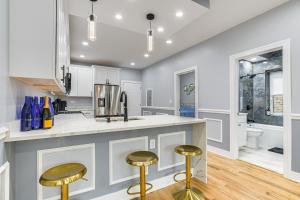 1 Mi to Garfield Park Conservatory Modern Apt!