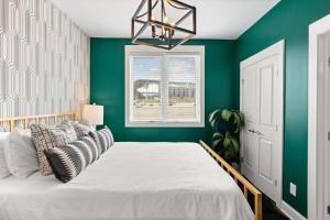 2 Chic Townhomes Near Geodis Sleeps 22