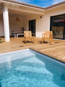 Villas Modern house with pool, between lake and forest : photos des chambres