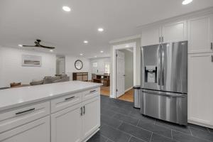 3 Mi to Beach, Waterfront Charleston Home with Patio