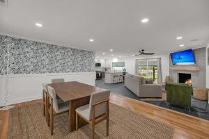 3 Mi to Beach, Waterfront Charleston Home with Patio