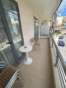 Swieqi sunny central airy quiet Apartment in Malta