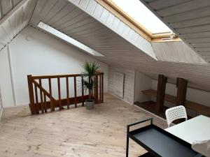 Spacious 3city Apartment with Two Bedrooms and Desk by Noclegi Renters